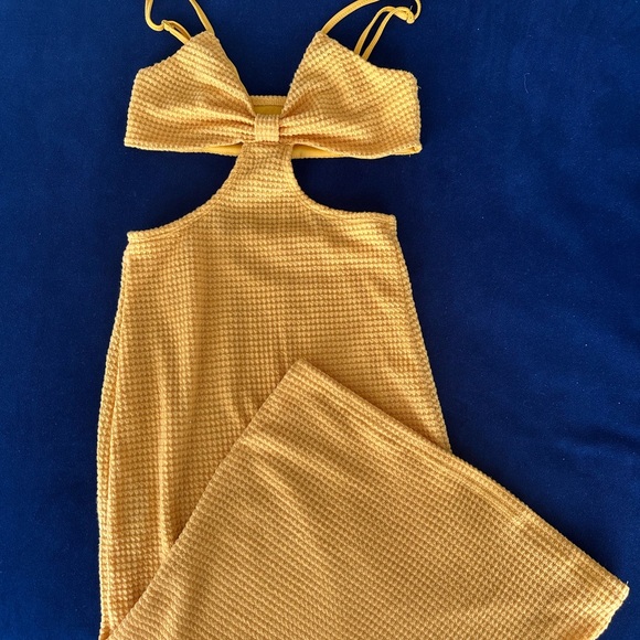 Yellow Textured cut out dress - Picture 4 of 4